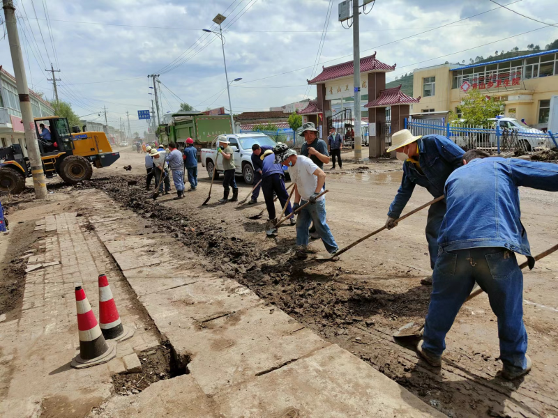 情系家鄉(xiāng)為人民 抗洪救災(zāi)勇?lián)?dāng)&mdash;&mdash;物產(chǎn)工投公司黨員干部、團員青年奔赴災(zāi)區(qū)第一線搶險救災(zāi)