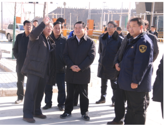 省委副書記、省長郝鵬視察青海曹家堡保稅物流中心