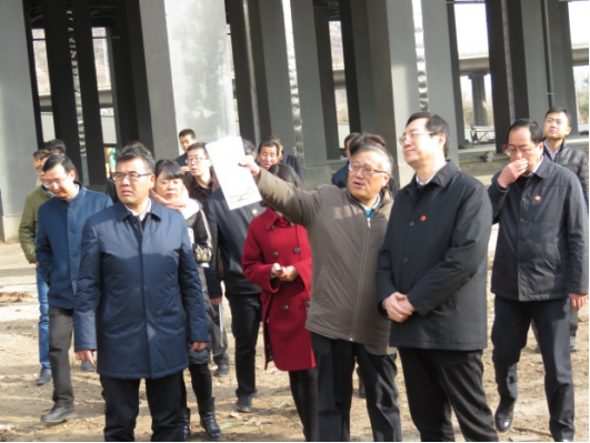 省委常委、西寧市委書記王曉在青海省物產集團總公司黨委書記、總經理王玉輝陪同下，深入青海物產朝陽物流園區(qū)。