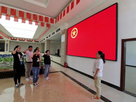 &ldquo;我與祖國共奮進(jìn)――國旗下的演講&rdquo;特別主題團(tuán)日活動(dòng)