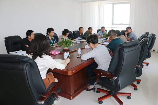 省商務廳副廳長朱小青協同西寧海關、省檢驗檢疫局一行深入企業(yè)就保稅物流中心封關運營