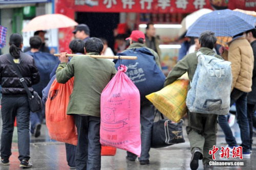 聚焦春節(jié)&ldquo;恐歸族&rdquo;：近鄉(xiāng)情怯，恐懼何來？(圖)