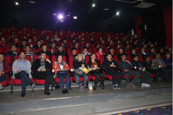 青物集團黨委集中組織觀看優(yōu)秀紀錄片《厲害了，我的國》